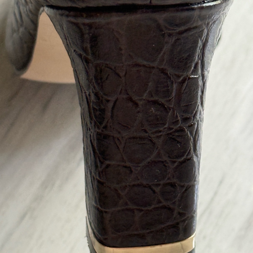 Talbots Shoes Womens 7.5  Crocodile Pump Leather Round Toe Career Elevated Basic - Picture 10 of 11